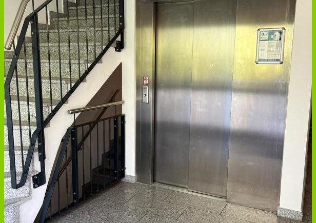 Treppe und Lift