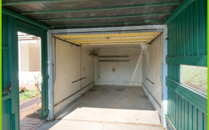 Garage mit Carport
