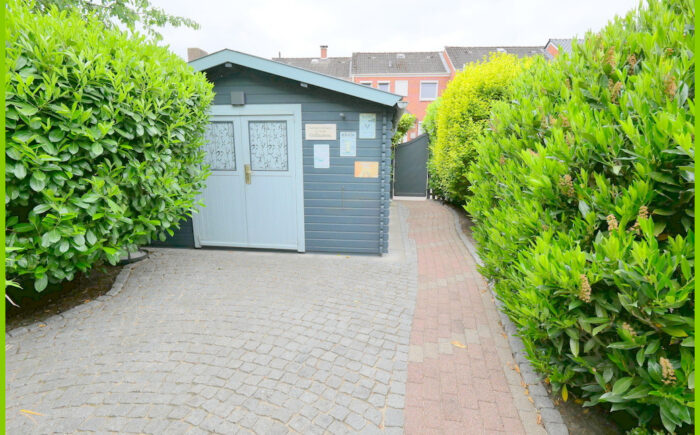 Garten mit Gartenhaus