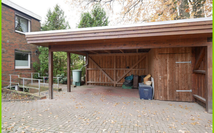 Carport mit Schuppen