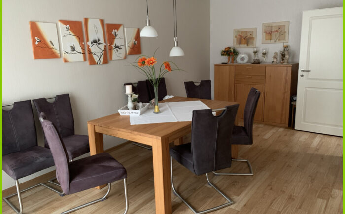 Wohnzimmer möbliert