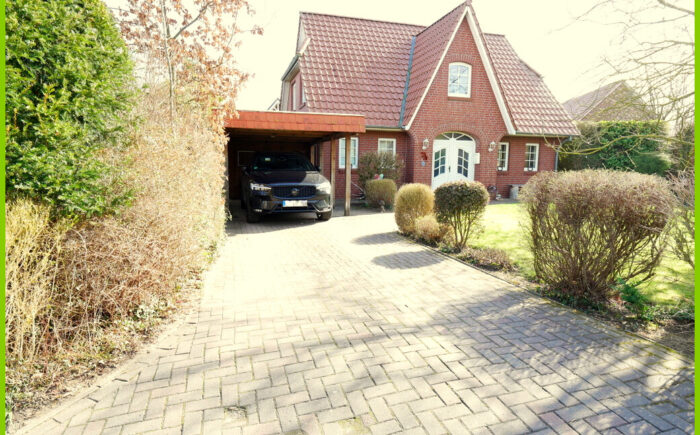 Zufahrt Carport